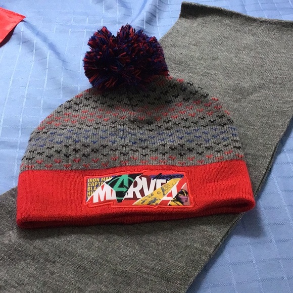 Marvel winter toque and matching scarf - Picture 2 of 4